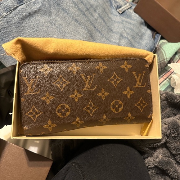 Louis Vuitton Handbags - Louis Vuitton Zippy Monogram Wallet